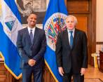 Arturo McFields, embajador de Nicaragua ante la OEA, y Luis Almagro, secretario general de la organización. FOTO EFE