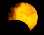 Este eclipse ocurre cuando la Luna se ubica en medio de la Tierra y la luz del Sol. FOTO: HENRY AGUDELO.