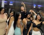 Valentina Trespalacios en compañía de sus amigas y Santiago Luna, con quien tendría una relación sentimental desde hace casi 3 años. Foto: Facebook.