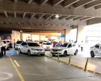 Así se encuentra las vías de acceso al aeropuerto de Rionegro en la noche de este martes. Solo permiten el acceso a los vehículos raya azul. FOTO: CORTESÍA DENUNCIAS ANTIOQUIA