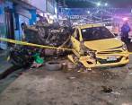 El conductor del vehículo particular perdió el control y al volcarse se fue contra un montallantas, provocando la muerte de una persona y dejando a otras dos lesionadas. FOTO: CORTESÍA