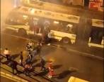En redes sociales se compartieron las imágenes del momento en el que los pasajeros fueron evacuado FOTO: Captura de vídeo @DenunciasAntio2.