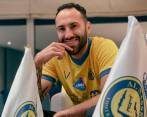 David Ospina, quien cumplirá 34 años el próximo 31 de agosto, ya posa orgulloso con la camiseta del Al-Nassr, que será el cuarto club en su carrera y el primero en Asia. FOTO @AlNassrFC
