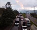 Desde temprano ya se encontraba la vía colapsada, según testigos. Foto: Cortesía.