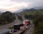 Así se encontraba la carretera en horas de la mañana. Foto: Cortesía