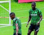 Sergio Mosquera y Cristian Zapata, dos hombres que le dan solidez a Nacional en defensa y posiblemente estén ante Pereira. FOTO jaime pérez
