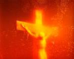 En ‘Piss christ’ (1987) el artista estadounidense Andrés Serrano introdujo un Cristo crucificado en un tanque de orina. FOTO Cortesía