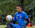 El arquero, nacido en Bello, jugó en el Atlético en Cali la temporada 2014 y en 2016 fue su debut con Águilas Doradas. Se formó en las divisiones menores del Medellín. FOTO jaime pérez 