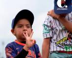 Milan, el coach de béisbol más pequeño del Festival de Festivales