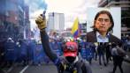 Gustavo Bolívar, durante el paro nacional de 2021, realizó una colecta para adquirir elementos de protección para los miembros de la Primera Línea. FOTOS COLPRENSA