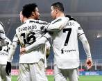 El antioqueño Juan Guillermo Cuadrado sigue consolidándose como figura en Juventus, y celebra el doblete marcado por Cristiano Ronaldo. FOTO TOMADA @JUVENTUS