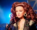 En su cumpleaños 65, Gloria Estefan recibió el insólito regalo de verse convertida en una Barbie. FOTO: EFE