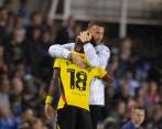 El abrazo de su técnico cuando Yaser Asprilla fue sustituido en el duelo ante Birmingham. FOTO WATFORD