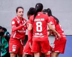 Las jugadoras de América celebran uno de los dos goles con los que vencieron a Alianza Lima en la Copa Libertadores. FOTO: CORTESÍA CONMEBOL 