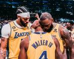 Anthony Davis, Lonnie Walker y LeBron James, figuras de los Lakers. FOTO TWITTER LAKERS