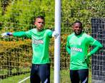 El guardameta Harlen Castillo (derecha) tiene 29 años y acumula 142 partidos en el fútbol profesional, todos con Pereira; mientras que Kevin Mier tiene 22 años y ajusta 31 juegos como profesional FOTO Jaime Pérez 