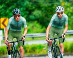 Javier (izquierda) y Juan Guillermo Montoya comparten la pasión por la bici. En Sabaneta tienen la tienda Bicicletas Pesicolo. FOTO CORTESÍA