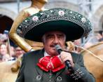 Volver, volver, la canción elegida por Chente para su funeral, fue el tema que lo catapultó en 1972. FOTO: EFE