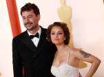 Santiago Mitre, director de Argentina, 1985 y su pareja, la actriz argentina Dolores Fonzi. FOTO EFE