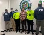 Héctor Ramón Rocher Salas (centro), de 62 años, fue condenado por adquirir contenido pornográfico de dos menores que le vendía la madre de ellas. FOTO: CORTESÍA