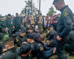Durante casi 36 horas fueron secuestrados 78 policías y 6 civiles por la guardia campesina de San Vicente del Caguán. FOTO: Cortesía. 