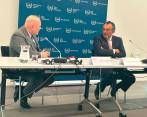 El fiscal de la Corte Penal Internacional, Karim Khanv (izquierda) y el presidente de la Jurisdicción Especial para la Paz, Roberto Carlos Vidal. FOTO: CORTESÍA