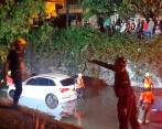 La tragedia se registró en el deprimido de Conquistadores. Los muertos son una pareja que se movilizaba en un Audi blanco de placas HAK-339. FOTO Cortesía