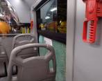 Con piedras y otros objetos atacaron el bus que prestaba servicio a pasajeros. FOTO Cortesía