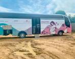 El bus tiene dos consultorios: uno está dispuesto para los rayos X y eventuales atenciones pediátricas; y el otro, para las ecografías. 