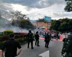 Tras casi 20 minutos de alteraciones, los seguidores de Darío Gómez se tranquilizaron. Foto: EL COLOMBIANO