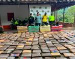 El gigantesco cargamento de droga fue encontrado en un parqueadero del municipio de Barbosa. FOTO: CORTESÍA