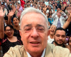 El expresidente se reunió el domingo con líderes comunitarios de las comunas 1, 2, 3 y 4. FOTO: TWITTER