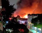 El incendio es atendido por cinco máquinas debido a la gran afectación. FOTO Cortesía
