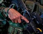 Familiares del sargento Bravo se encuentran a la espera de la prueba de supervivencia prometida por el ELN. Foto de referencia. Colprensa. 