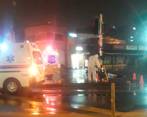 Los agentes de la Policía Judicial de la Secretaría de Movilidad de Medellín hicieron la inspección al cuerpo sin vida de este extranjero. FOTO: CORTESÍA