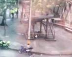 El paquete extraño fue encontrado debajo del puente. Se rumoró que era un explosivo o un cadáver, pero al final no fue ninguno de los dos. FOTO: CORTESÍA