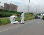 El cuerpo sin vida de Yan Freider Durango Pérez, de 14 años, fue encontrado en la avenida Regional Oriental Norte, de Bello, un sitio donde se han encontrado siete cadáveres desde el año pasado. FOTOS: CORTESÍA