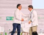 El presidente de la Nación, Gustavo Petro, y el presidente gremial de la Federación Nacional de Ganaderos, José Félix Lafaurie. FOTO: COLPRENSA