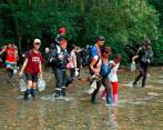 Hay historias dramáticas y complejas de los migrantes en Necoclí. FOTO: EFE. 