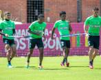 En la imagen aparecen Nelson Deossa y Dorlan Pabón, junto a los jugadores de la Selección Sub-20, Edier Ocampo y Andrés Salazar. Nacional prepara el duelo de este sábado ante Millonarios. FOTO juan a. sánchez