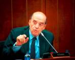 El canciller Álvaro Leyva anuncia que no saldrá de su puesto, continuará liderando el Ministerio de Relaciones Exteriores. Foto: Cortesía. 