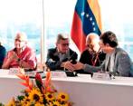 La mesa de diálogos entre Gobierno y ELN fue instalada finales de noviembre en Caracas, Venezuela, y marcó un nuevo comienzo en las frustradas conversaciones congeladas desde hace cuatro años entre esa guerrilla y el gobierno, ahora en cabeza del presidente Gustavo Petro. FOTO: CORTESÍA