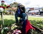 El ‘More’ sepultó a su amigo canino entre un maletín con el uniforme del DIM y todas las cosas que uso en vida. FOTO julio césar herrera