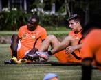 Eliser Quiñones (izquierda) y César Arias, dos de las cuatro caras nuevas de Águilas para la temporada, en la que espera ser protagonista de la Liga Betplay. FOTO cortesía águilas doradas