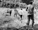 Esta foto, exclusiva y con derechos reservados de El Colombiano, muestra a Escobar huyendo de la finca El Bizcocho (Envigado), antes de someterse a la Justicia. FOTO EXCLUSIVA DE EL COLOMBIANO