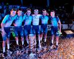 Miguel Ángel López junto a sus compañeros de equipo durante la celebración por el título de la Vuelta a San Juan, disputada en Argentina. Lo que sigue es buscar medallas en los Nacionales. fOTO cortesía team medellín 