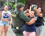 Los familiares de los reclusos piden verlos antes de que puedan ser trasladados a otros centros penitenciarios. FOTO: COLPRENSA