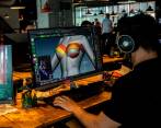 En Medellín existen varios proyectos que se acercan al metaverso, trabajan en cómo materializar los mundos virtuales, los proyectos basados en las criptomonedas y los NFT. FOTO Carlos Velásquez