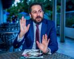 Para el gerente de Fronteras, Lucas Gómez, la solución para evitar los abusos a los migrantes no está en militarizar la frontera colombo-panameña. Insiste en hacer pedagogía y articular a todas las instituciones para brindarles atención. FOTO jUAN aNTONIO sÁNCHEZ