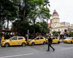 En Caldas reina un ambiente de incertidumbre. Los conductores alegan que de no poder circular, ellos y 2.000 personas que conforman también sus familias no tendrían como subsistir. Iguales dudas tienen los transportistas de las rutas veredales. FOTO julio césar herrera